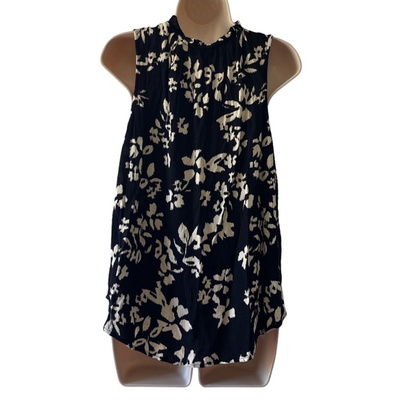 Bobeau Black and White Sleeveless Tie Front Blouse - Picture 3 of 4